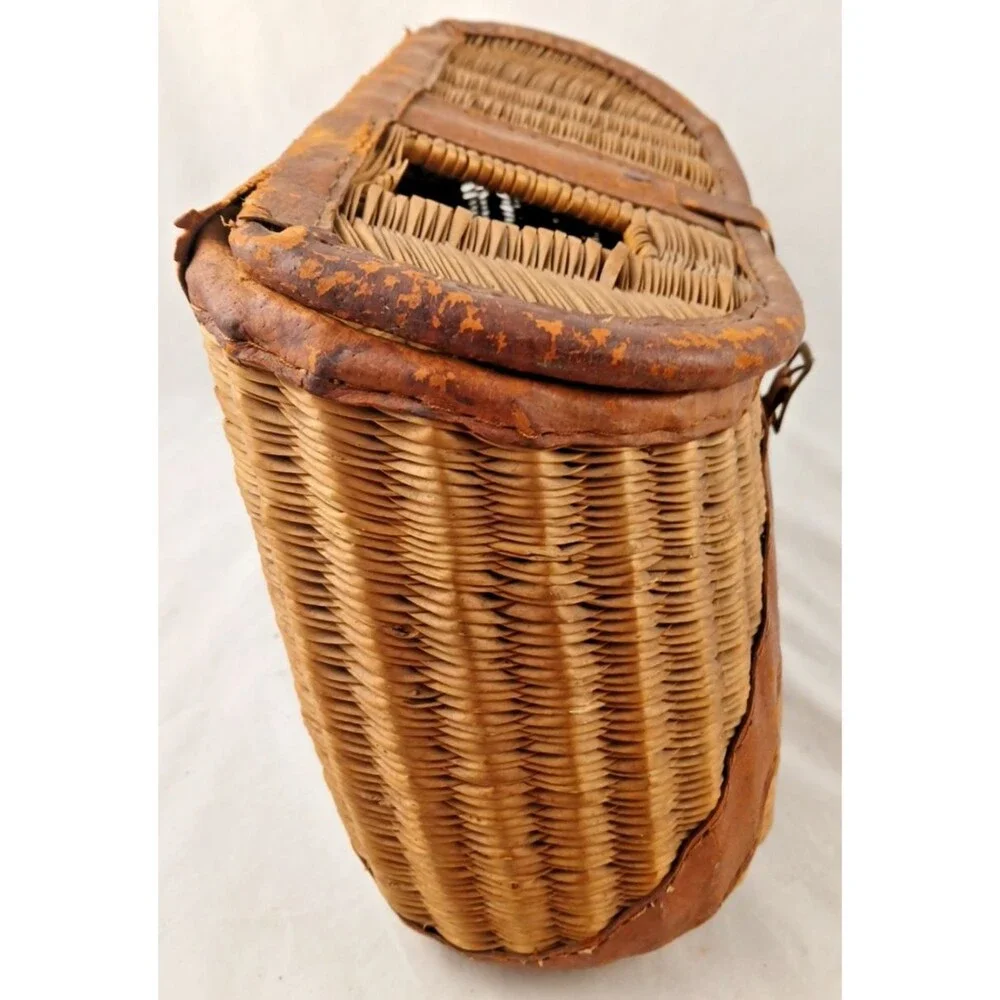 VINTAGE WICKER FISHING CREEL FLY FISH BASKET TROUT CREEL RUSTIC LODGE  Hong Kong